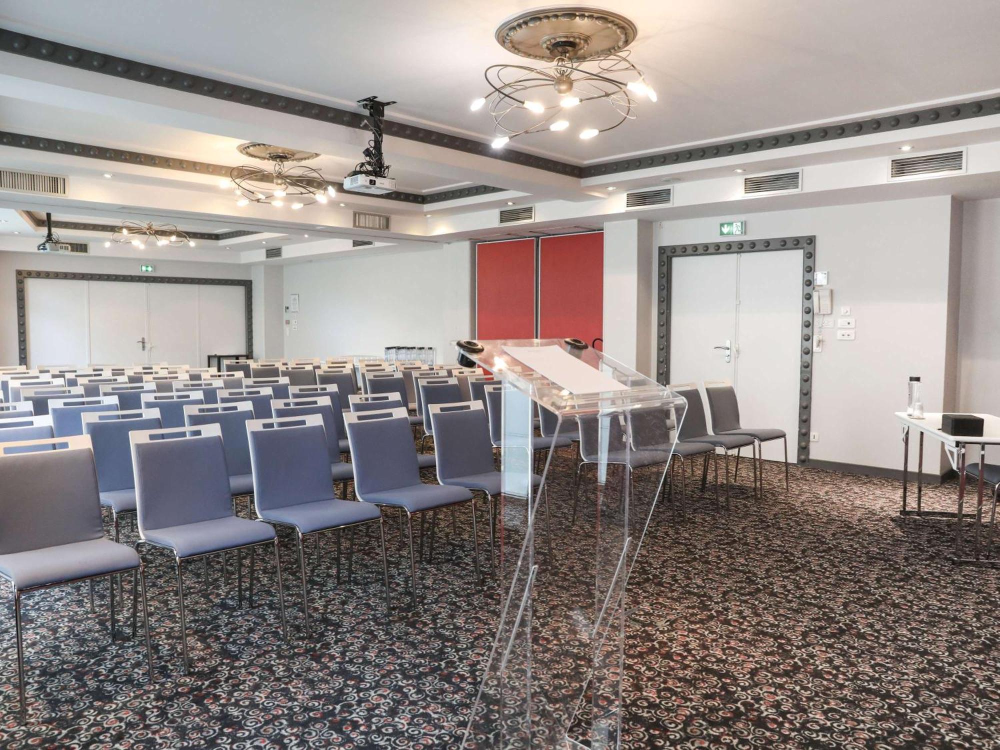 Mercure Lyon Centre Charpennes 4*