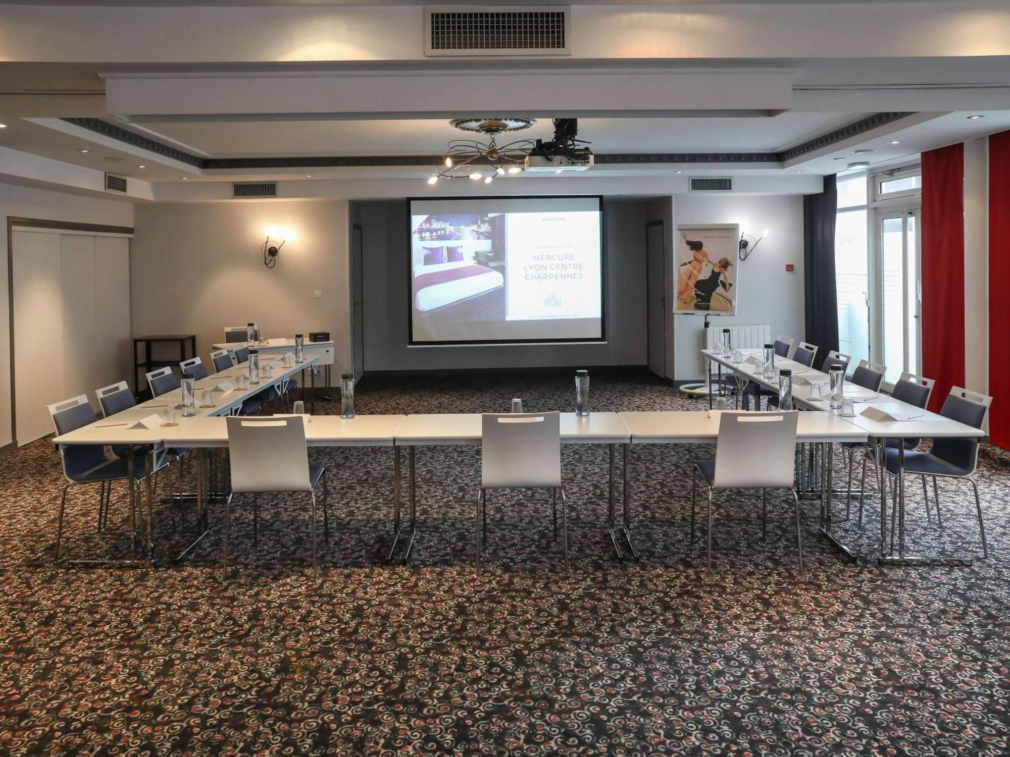 Mercure Lyon Centre Charpennes Hotel 4*