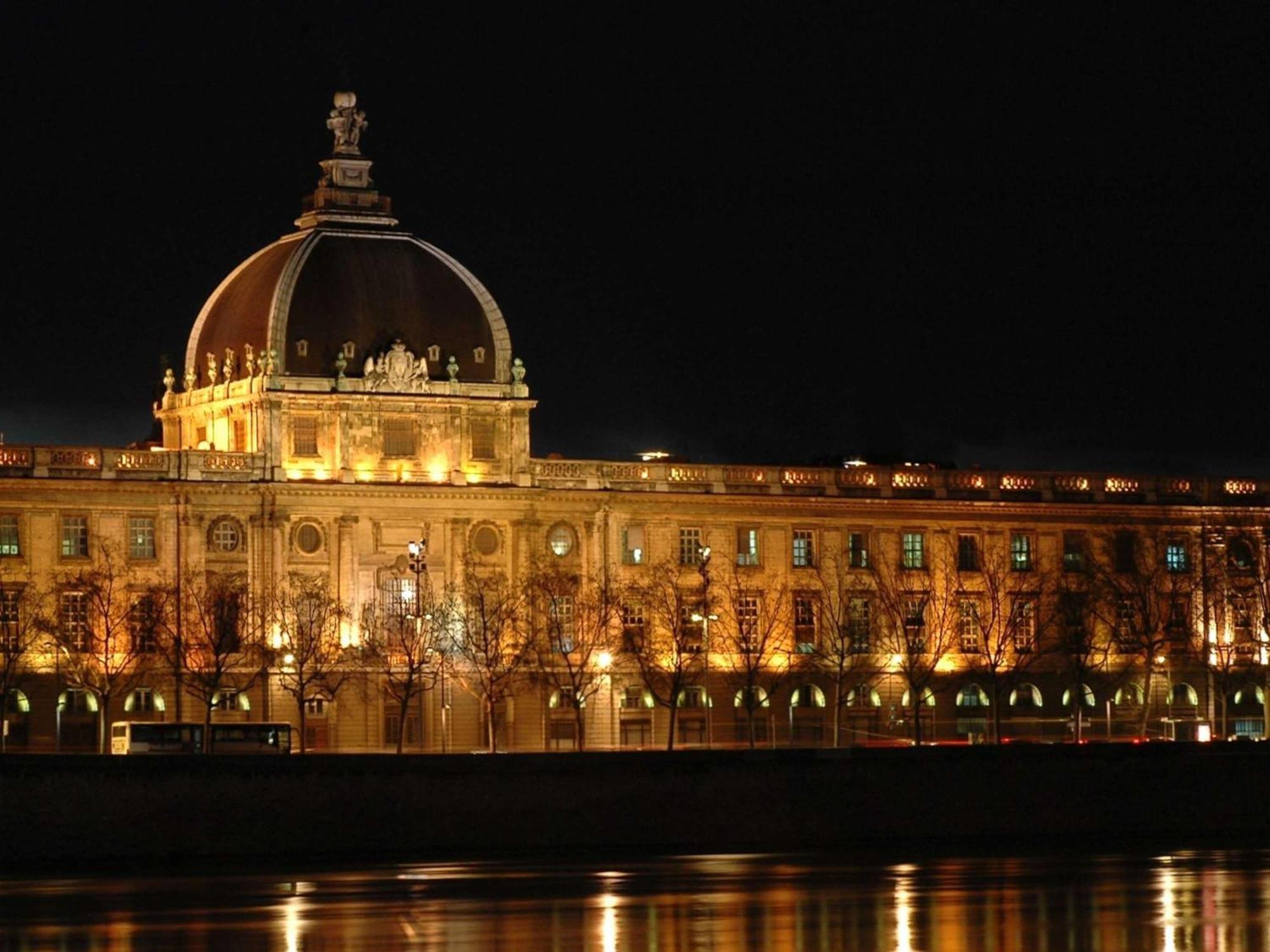 Mercure Lyon Centre Charpennes 4*