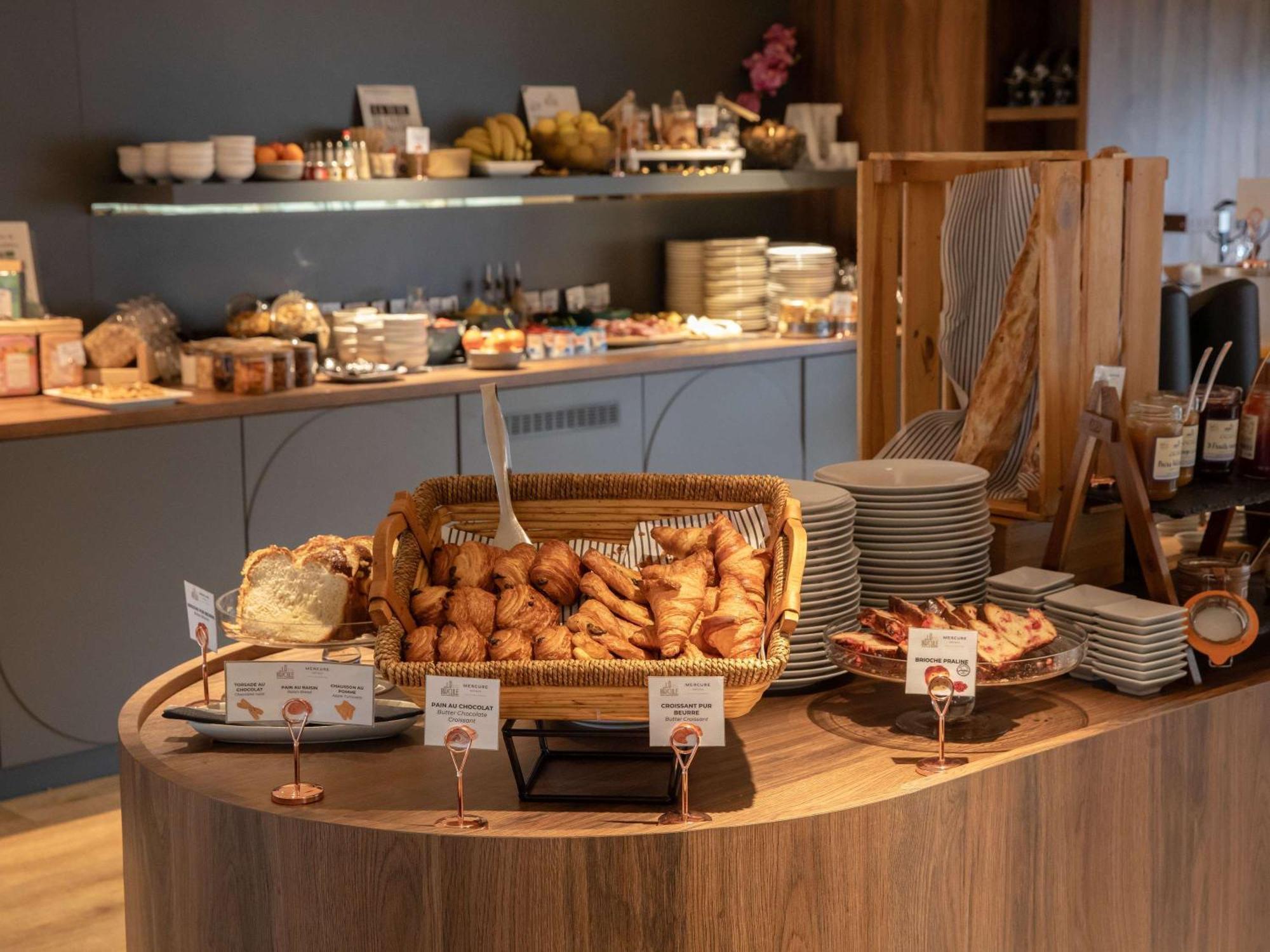 Mercure Lyon Centre Charpennes Hotel 4*